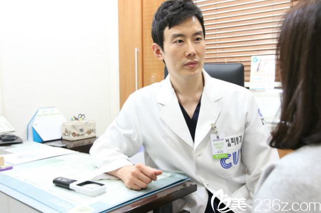 柳正浩院長(zhǎng)面診 柳正浩院長(zhǎng)面診