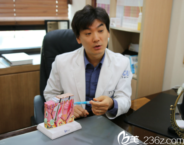 韓光洙院長為求美者分析皮膚問題