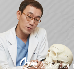 世麗整形外科院長(zhǎng)柳在億 世麗整形外科院長(zhǎng)柳在億