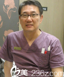 世漣<!--<i data=20240709-sp></i>-->院長黃圭光 世漣<!--<i data=20240709-sp></i>-->院長黃圭光