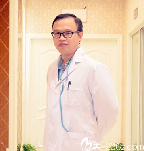 美容整形醫(yī)院主任易軍學 美容整形醫(yī)院主任易軍學