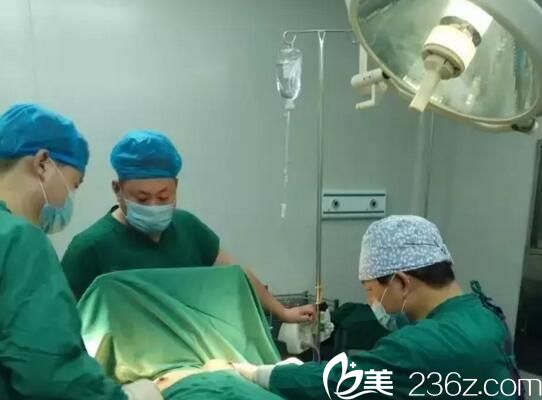 王新燦院長工作照