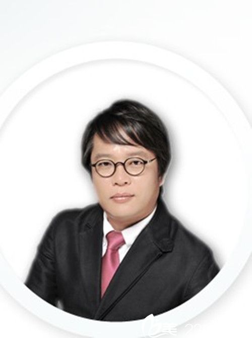 韓國蘭玫整形皮膚醫(yī)院整形外科醫(yī)生樸炳春 韓國蘭玫整形皮膚醫(yī)院整形外科醫(yī)生樸炳春