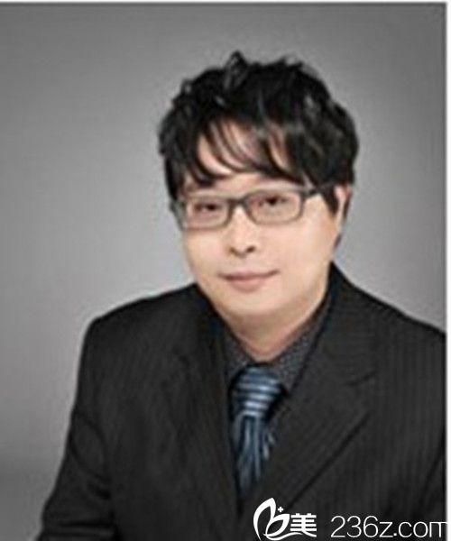 韓國蘭玫整形皮膚醫(yī)院整形外科醫(yī)生徐云泳 韓國蘭玫整形皮膚醫(yī)院整形外科醫(yī)生徐云泳