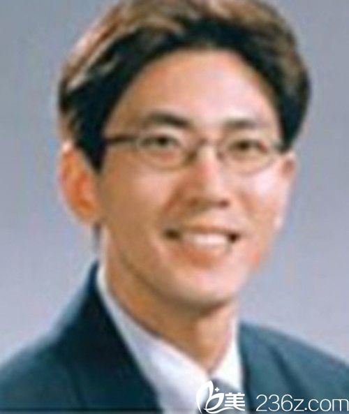 韓國蘭玫整形皮膚醫(yī)院整形外科醫(yī)生申國弦 韓國蘭玫整形皮膚醫(yī)院整形外科醫(yī)生申國弦