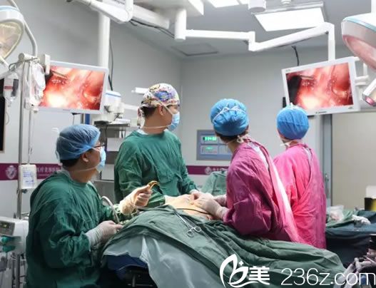 維多利亞劉中策內(nèi)窺鏡隆胸過程 維多利亞劉中策內(nèi)窺鏡隆胸過程