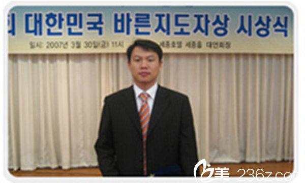 韓國美Q 整形外科醫(yī)生樸光仁