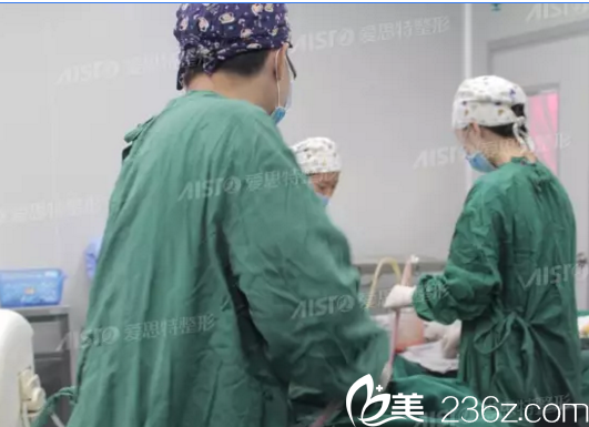吸脂豐胸手術(shù)中 吸脂豐胸手術(shù)中
