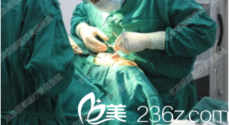 曹衛(wèi)華醫(yī)生給陳女士當(dāng)天手術(shù)照