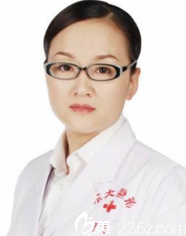 陳逸華整形醫(yī)生照片 陳逸華整形醫(yī)生照片