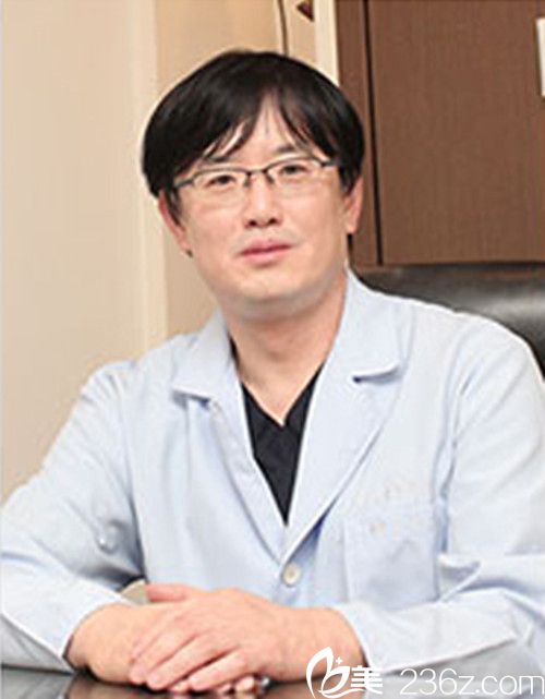 韓國亞韓整形醫(yī)院醫(yī)生禹泓瑞 韓國亞韓整形醫(yī)院醫(yī)生禹泓瑞
