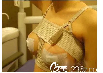 剛做完假體隆胸手術(shù) 剛做完假體隆胸手術(shù)