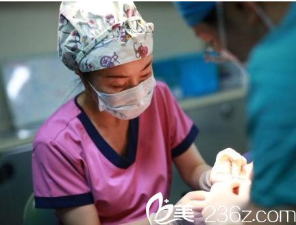 北京上上相醫(yī)療美容面部脂肪填充修復(fù)案例當(dāng)天手術(shù)照 北京上上相醫(yī)療美容面部脂肪填充修復(fù)案例當(dāng)天手術(shù)照