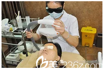 光子嫩膚治療過程中