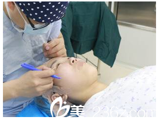 黃名斗醫(yī)生劃線設(shè)計(jì)中 黃名斗醫(yī)生劃線設(shè)計(jì)中