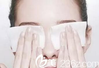 割雙眼皮術(shù)后冷熱敷 割雙眼皮術(shù)后冷熱敷