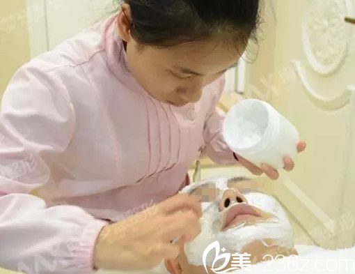 在南寧夢(mèng)想做自體脂肪活細(xì)胞移植術(shù)前敷麻藥 在南寧夢(mèng)想做自體脂肪活細(xì)胞移植術(shù)前敷麻藥