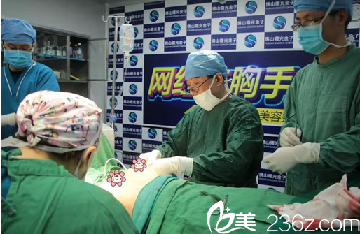 閨蜜在佛山曙光金子找何宜新做隆胸的過(guò)程直播圖 閨蜜在佛山曙光金子找何宜新做隆胸的過(guò)程直播圖