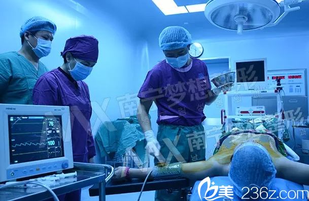 在南寧夢想做假體隆胸手術(shù)前消毒 在南寧夢想做假體隆胸手術(shù)前消毒