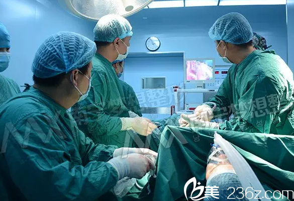 在南寧夢想做假體隆胸手術(shù)中 在南寧夢想做假體隆胸手術(shù)中