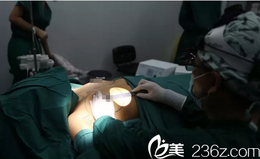 <!--<i data=20240703-sp></i>-->整形醫(yī)院李映雨內(nèi)窺鏡娜琦麗假體隆胸手術(shù)過程圖