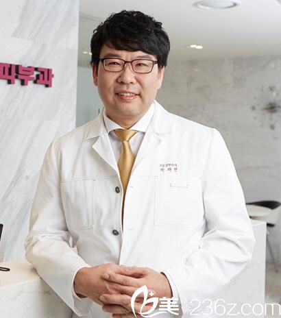 Reborn麗本整形外科樸宰鉉院長(zhǎng) Reborn麗本整形外科樸宰鉉院長(zhǎng)