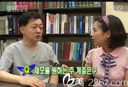 韓國(guó)美LINE整形外科李重根院長(zhǎng)接受電視采訪