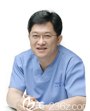 韓國美PLUS整形醫(yī)院代表院長崔尚默