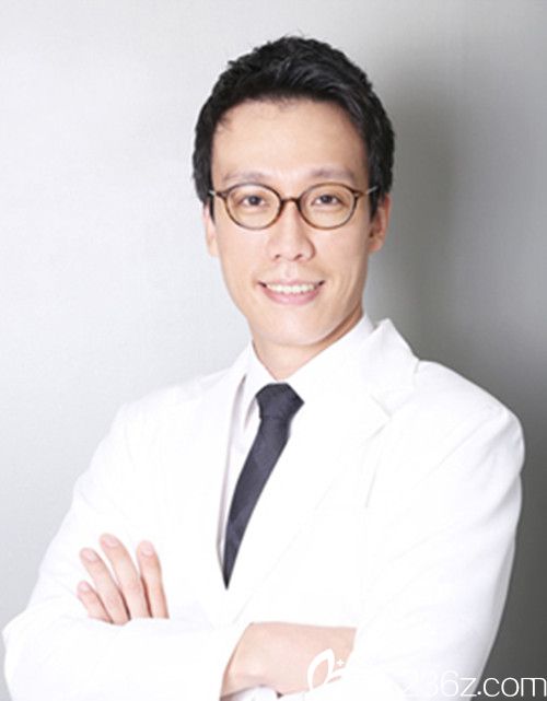 韓國諾寶絲整形外科醫(yī)院院長梁鎮(zhèn)一 韓國諾寶絲整形外科醫(yī)院院長梁鎮(zhèn)一