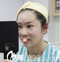 羅曼醫(yī)生剛給我做完手術(shù) 羅曼醫(yī)生剛給我做完手術(shù)