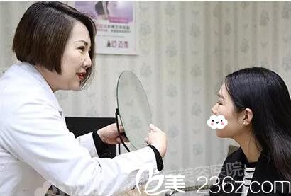 做面部祛痘術(shù)前面診 做面部祛痘術(shù)前面診