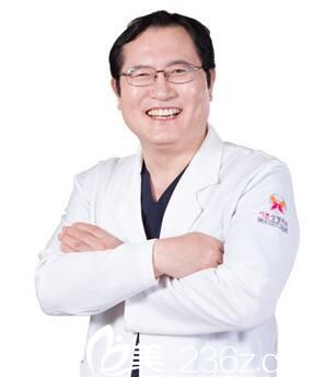 韓國(guó)快樂整形外科鄭哲賢