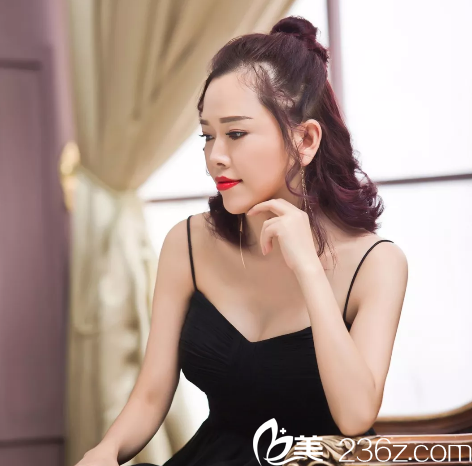 看閨蜜找高山做的鼻子效果不錯于是我也來深圳雅涵做了曼托假體隆胸