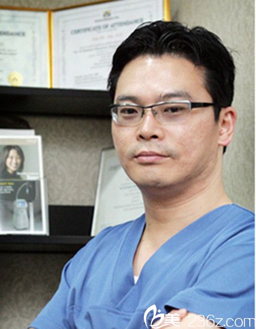 韓國(guó)美作整形醫(yī)院院長(zhǎng)安恩模 韓國(guó)美作整形醫(yī)院院長(zhǎng)安恩模