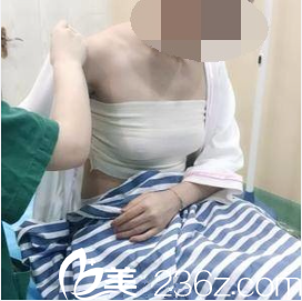 樸真奭院長(zhǎng)給我做完手術(shù)四天了 樸真奭院長(zhǎng)給我做完手術(shù)四天了