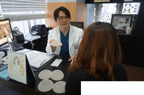 韓國(guó)尚美佳整形外科醫(yī)院院長(zhǎng)李武永 韓國(guó)尚美佳整形外科醫(yī)院院長(zhǎng)李武永