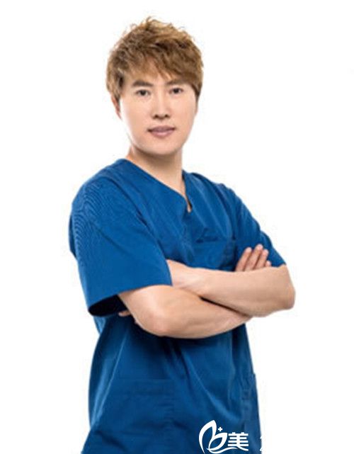 韓國自然主義整形醫(yī)院院長金德中 韓國自然主義整形醫(yī)院院長金德中