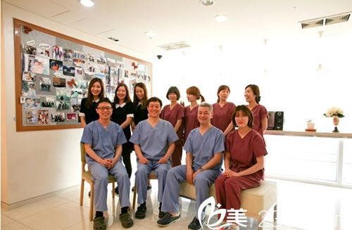 韓國(guó)101整形外科院長(zhǎng)合影 韓國(guó)101整形外科院長(zhǎng)合影