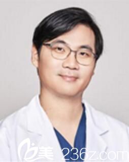 Mind 整形外科代表院長李康祐 Mind 整形外科代表院長李康祐