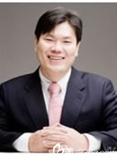 韓國(guó)美多麗娜MEDITRINA美容整形醫(yī)院院長(zhǎng)李成國(guó) 韓國(guó)美多麗娜MEDITRINA美容整形醫(yī)院院長(zhǎng)李成國(guó)