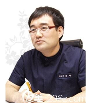 韓國WELLS整形外科李秉夏