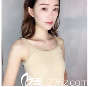 在深圳富華整形醫(yī)院做隆胸手術(shù)前 在深圳富華整形醫(yī)院做隆胸手術(shù)前