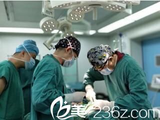眼鼻手術(shù)進行中 眼鼻手術(shù)進行中