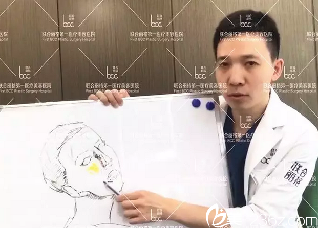 隋冰醫(yī)生給我進(jìn)行詳細(xì)的專業(yè)講解 隋冰醫(yī)生給我進(jìn)行詳細(xì)的專業(yè)講解