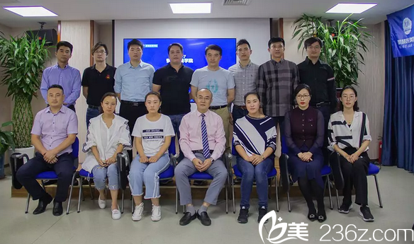 參會(huì)人員合照