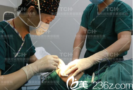 范眉清醫(yī)生手術(shù)中 范眉清醫(yī)生手術(shù)中