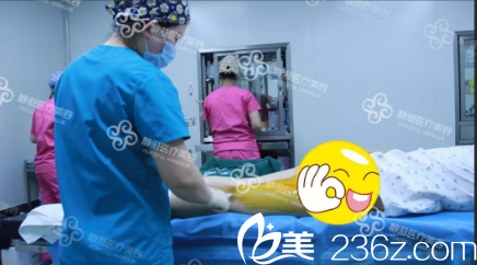 季澤東院長做腿部吸脂術(shù)前準(zhǔn)備 季澤東院長做腿部吸脂術(shù)前準(zhǔn)備