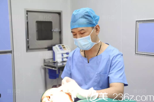 馮艷中醫(yī)生為我做埋線提升手術(shù) 馮艷中醫(yī)生為我做埋線提升手術(shù)