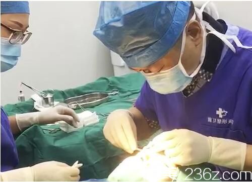 李傳榮院長親自手術(shù)