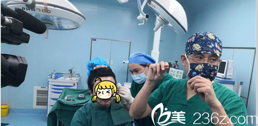 韓勝醫(yī)生手術(shù)操作現(xiàn)場示范